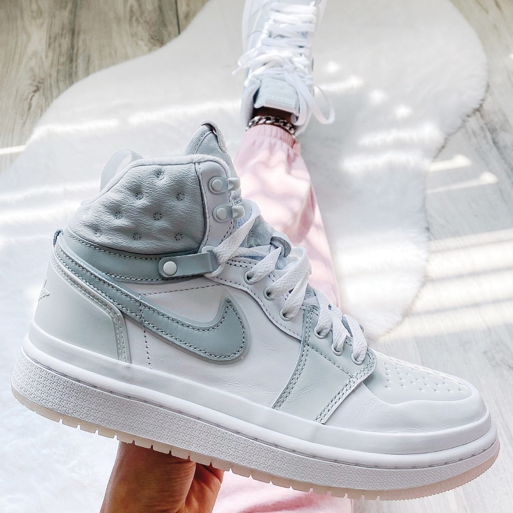Nike air jordan 1 sneakers